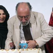فعالیت هنری داریوش ارجمند در تلوزیون سینما و تئاتر می باشد