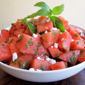 طرز تهیه سالاد هندوانه و فتا