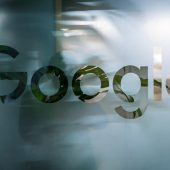 تصویر واقعی فاش شده از Google Pixel 2 و بلندگوهای دوگانه آن!