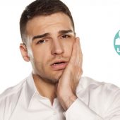 با نشانه های آفت و برفک در دهان بیشتر آشنا شوید