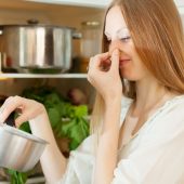 چگونه از کپک زدن مواد غذایی در یخچال جلوگیری کنیم