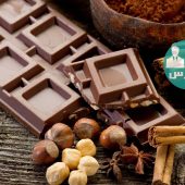 راه هایی برای از بین بردن لکه شکلات و آب نبات