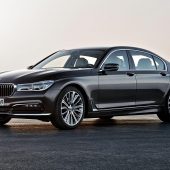 نقد و بررسی بی ام و 750i سدان اسپرت و لوکس ( BMW 750i 2017 )