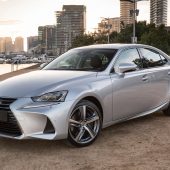 نقد و بررسی لکسوس آی اس (2017 Lexus IS)