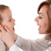چرا بعضی کودکان نیاز به توجه مفرط دارند؟