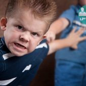 چگونه با برخی اختلالات نابهنجار روانی کودکان رفتار کنیم