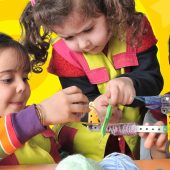 چگونه می توانیم کودکانی خلاق تربیت کنیم؟