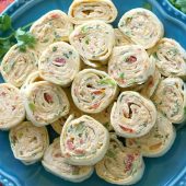 سینه ی مرغ با کالباس و پنیر ورقه ای