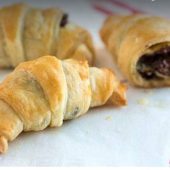 طرز تهیه نان کروسان شکلاتی