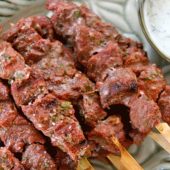 طرز تهیه کباب بره با سس زاتزیکی