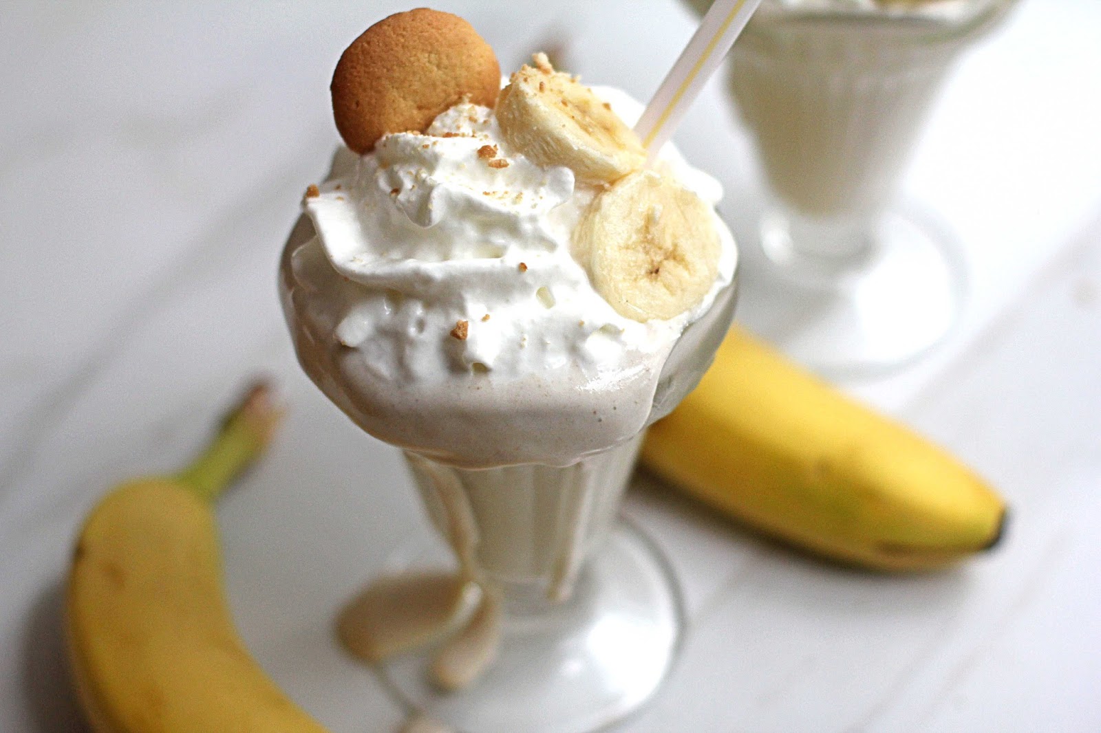 Банановое мороженое молоко