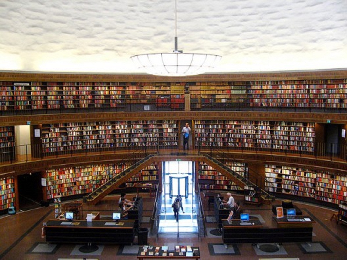 سالن اصلی کتابخانه عمومی « اسپلاند » در استکهلم