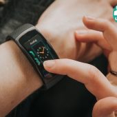 نگاهی به گیر فیت2 دستبند پایشگر سامسونگ