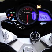 مقایسه ی دو محصول پر فروش شرکتNs200) Bajaj Auto و Rs)