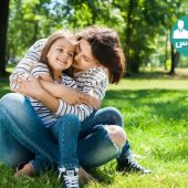 مادر شاغل باشد یا نه؟