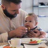 مراقبت های روزانه از نوزاد زیر دو سال